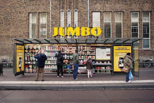 سوپر مارکت هلندی JUMBO طرح آزمایشی سوپر مارکت مجازی در ایستگاه اتوبوس شهر را اجرا کرده است